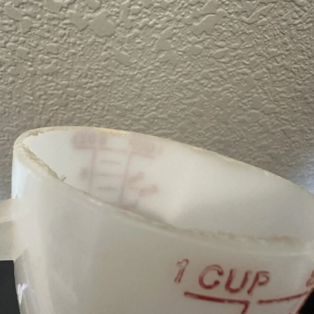 Tupperware Measuring Cup Hourglass Double Wet Dry 8 oz 1 cup Vintage Red Letter
